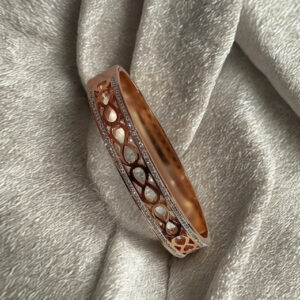 Rose Gold Openwork Designer Bangle Bracelet for Women – Elegant Cutout Pattern with Crystal Accents