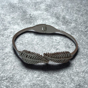 Silver-Tone Arrow Leaf Openable Bangle Bracelet for Women – Elegant Minimalist Design with Textured Detailing